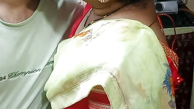 Saree Kissing, Marathi Aunty, Desi Saree, Indian Bhabhi