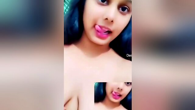 Today Exclusive- Horny Girl Shows Her Boobs And Pussy