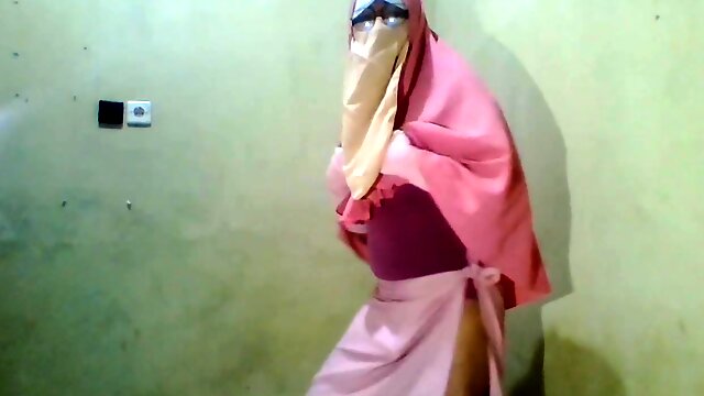 Hijab Solo, Bercadar, Arab