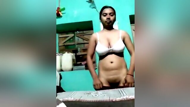 Today Exclusive- Desi Bangla Girl Shows Her Boobs And Pussy 2