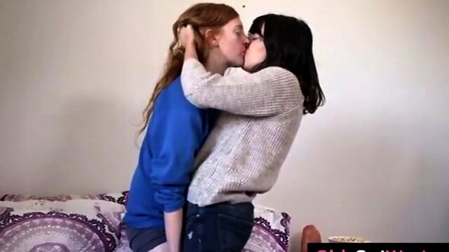 Esbians Kissing, Kissing Tongue, Kissing Lesbian, Moche