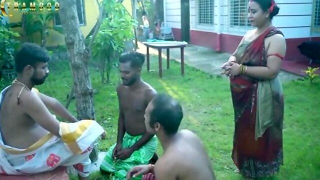 RAJA KARJ MUFT KARNBANE K LIYE NAUKRANI KO CHODA DIYA FULL OUTDOOR