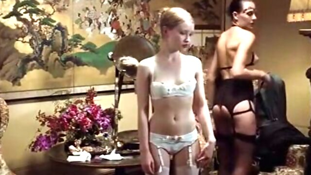 Emily Browning nude