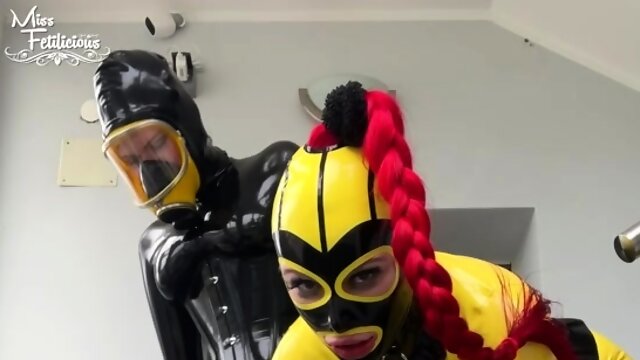 Femdom, Latex