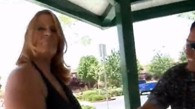 Brunette Plumper Leighann Gets Treat