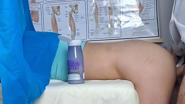 Marido leva esposa para ginecologista ver seu cu e acabou saindo caro!