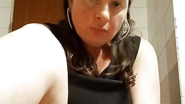 Stepmom Masturbates in Toilet