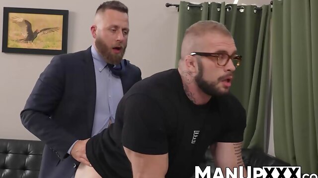 Kinky man hypnotizes a big and muscular dude for pleasure