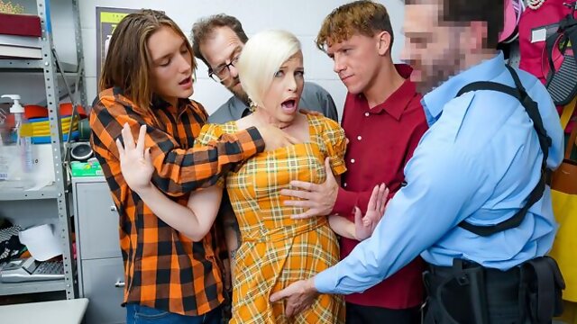 Blonde Milf Gangbang, Große Titten Gangbang, Hündchenstellung, Rudelbumsen