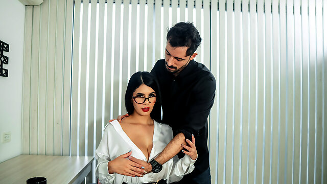 Amanda Rabbit takes cum on her massive boobs after servicing hard dick