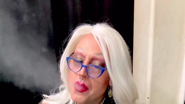 Bad Gurl Marilyn Mature Masturbation Smoking Fetish Big Cum