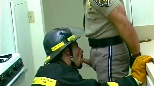 Insatiable killer cop gives blowy with enthusiasm in the office