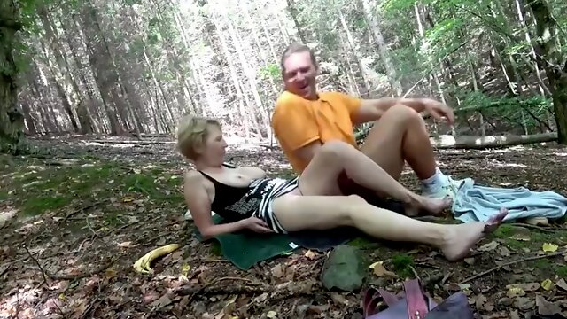 Outdoor fuck - mature woman gets dicked