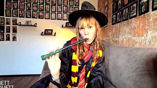 Magic moments with Horny Hermione !!