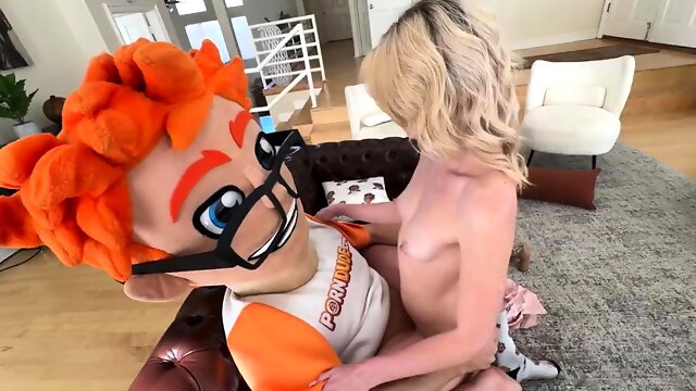 Beverly Hillson - Beverly Hillson Nails the Role, Porn Dude