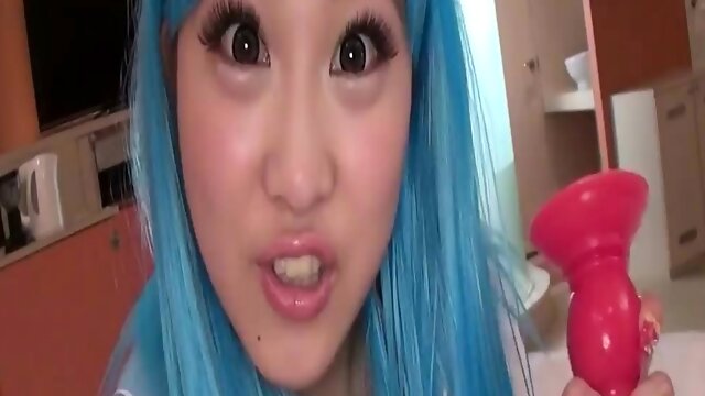 Maki Horiguchi gives a oral pleasure thats as dirty as she