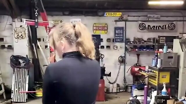 Vends-ta-culotte - French amateur porn : garage customers get chastised and ass fucked by sexy female mechanics