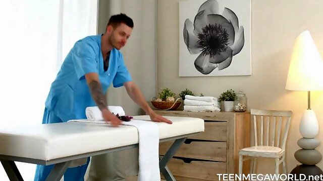 Tätowiert, Jungendliche, Massage, Sperma Drinnen