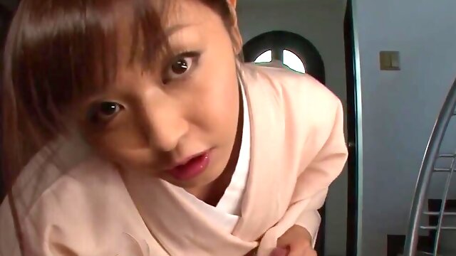 Homme Nu Et Filles Habillées