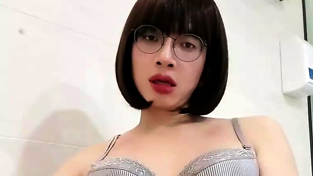 Solo Asian Ladyboy