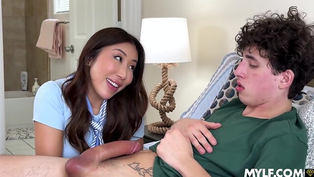 Asian Milf Nicole Doshi bangs her stepson and does not mind cumshot - MYLF