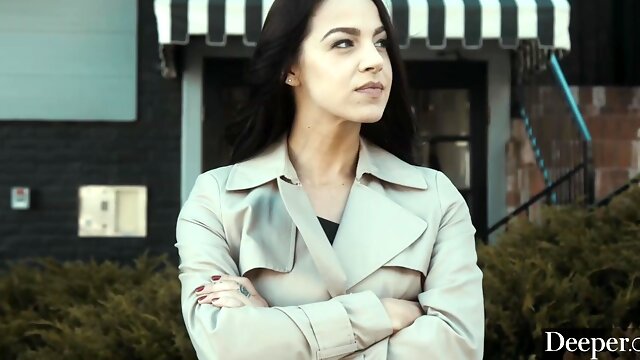 Brunette beauty Evelin Stone is getting roughly fucked on the first date