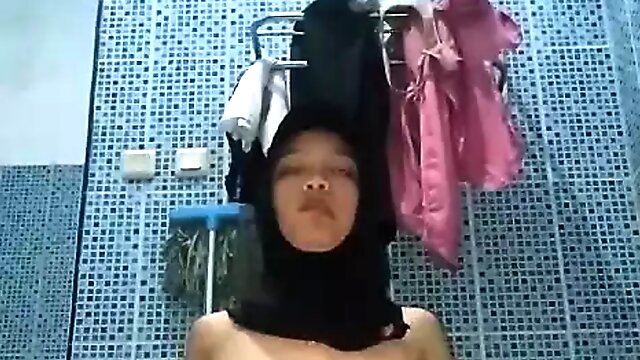 Toilet, Hijab, 18