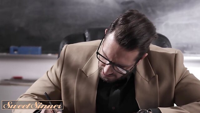 London River & Ryan Mclane finally make their marriage work with hot sex & pussy licking