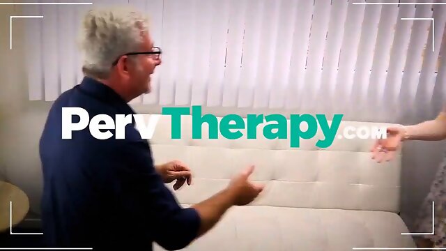 Daisy Chainz, Haley Reed & Jaye Summers take turns deepthroating & fucking with their trainer