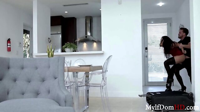 Sheena Ryders Natural Tits & Cheating Wife get a Hard Fucking While Trying to Escape