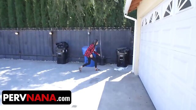 Busty Cougar Dee Williams Makes Naughty Teen JC Wilds Eat Her Pussy While Taking Cock