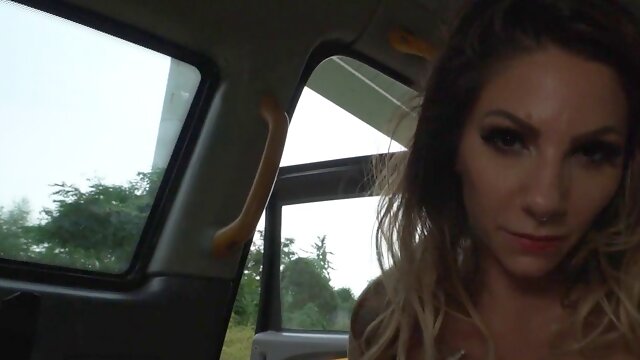 Abspritzen Zwischen Den Titten