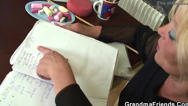 Oma Dreier Masturbieren