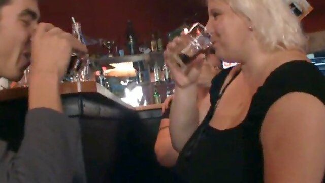 Huge boobs bbw have fun in the bar