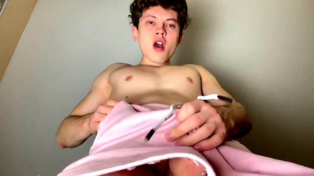 Hot can't Hide his Monster chisel in shorts / 23 Cm / magnificent / Big Dick / Fit &#