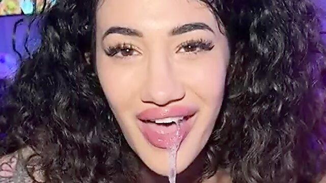 Arabelle Raphael Enjoys Vibrator And Anal Fucking Until She Cums