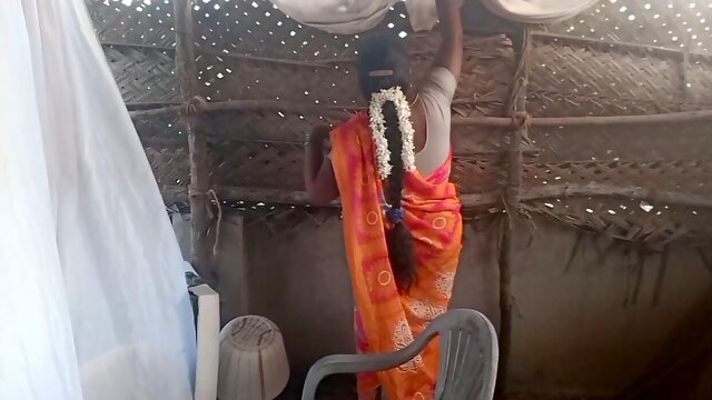 Tamil Housewife Big Boobs Show in Village House