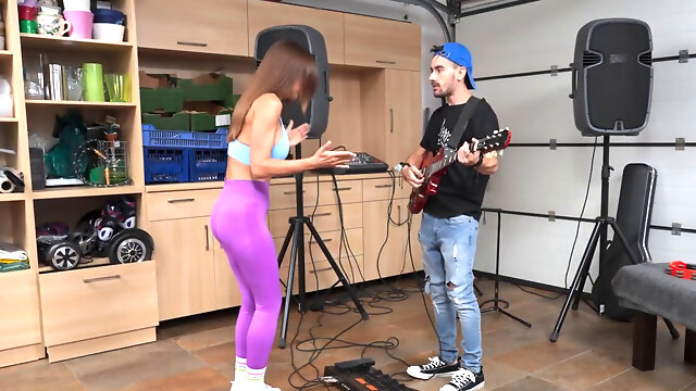 MILFy Angelica Heart fucks a loser garage band player