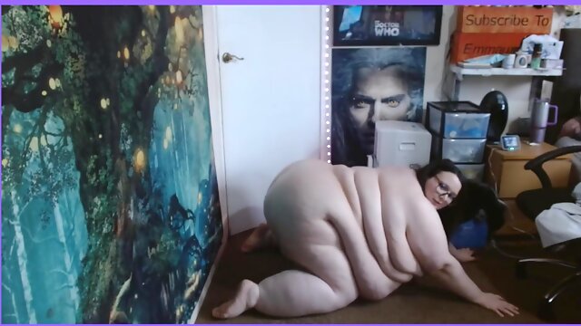 SSBBW Crawling on the Floor