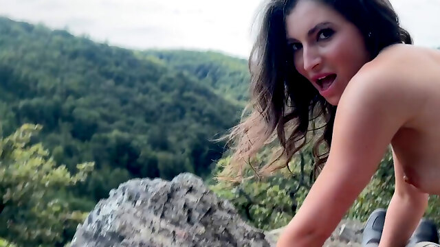 Edgy brunette babe Helina Dream is going to get banged outside