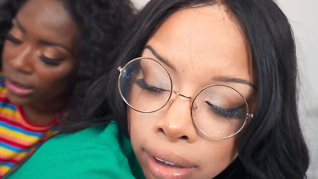 Both bitches look perfect as they get blasted in FFM