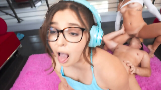 Katie Kush Threesome