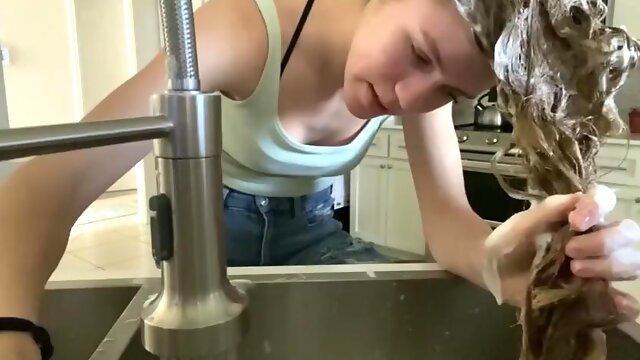 Hairwash in the sink