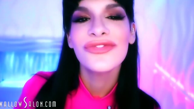 Gambling Hottie At Redhead