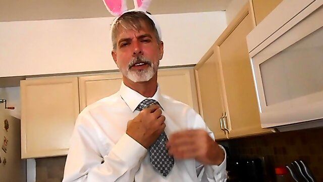 Richard Lennox Flaunts His Cock And Balls While Jacking Off