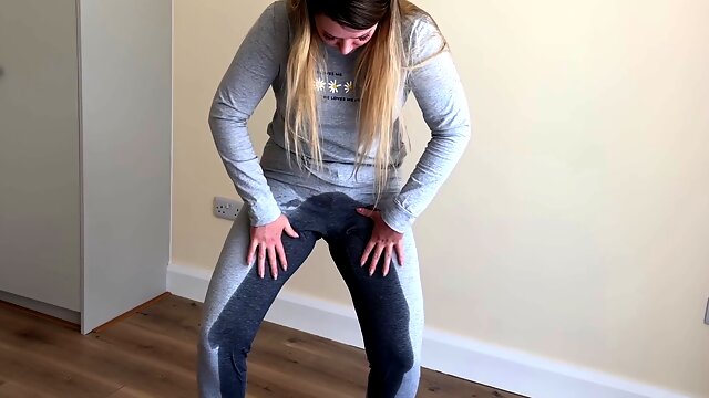 Culotte Pee, Pisse Culotte, Femme Qui Pisse, Pipi Culottes