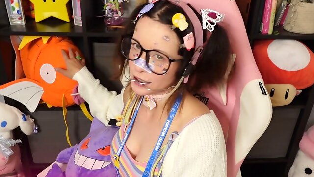 Sweet 18-year-old amateur cutie experiences intense squirting pleasure with her toy