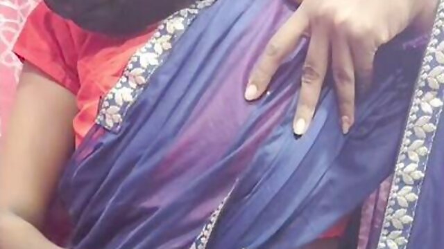 Desi MILF enjoys hardcore pounding in reverse cowgirl position