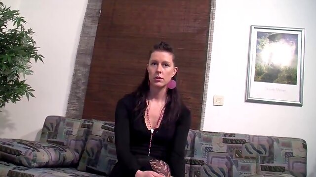 New amateur German girl tries out hardcore action - volume 340