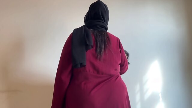 Massive booty maid in hotel has hot sex in high-quality video